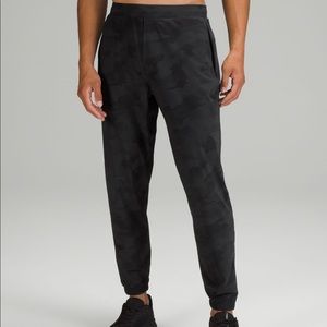 Lululemon Surge Joggers 27" Black camo XS